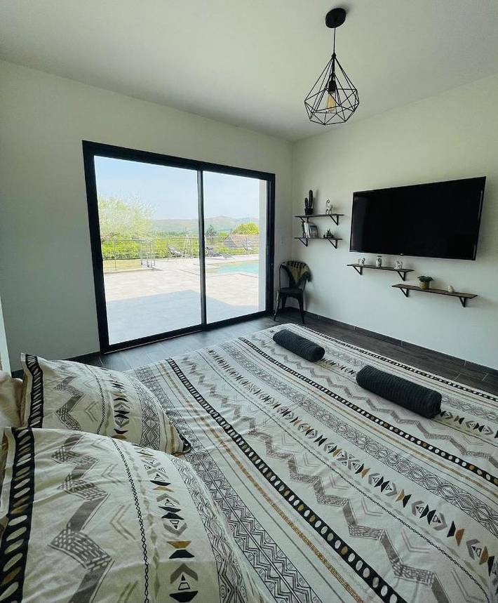 Location de vacances pour 10 personnes, avec jardin et vue ainsi que balcon et piscine à Lavilledieu - 4