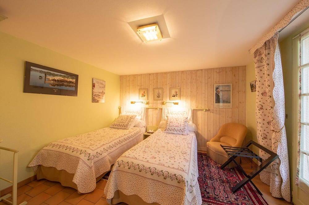 Zimmer Châteauneuf: Rustikaler Charme mit Privat Terrasse und Wlan in Saint-Benoît-sur-Loire in Saint-Benoît-sur-Loire, Loire-Tal