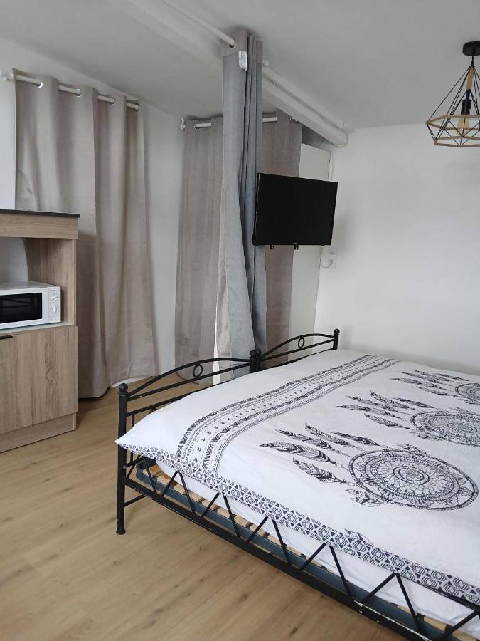 Chambre d’hôte pour 2 personnes, avec terrasse et jardin ainsi que jacuzzi et sauna à Rieupeyroux - 3