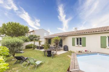 Location de vacances pour 6 personnes, avec terrasse et jardin à Châteaurenard