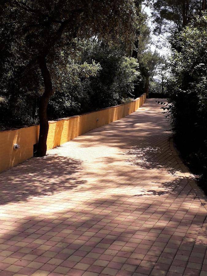 Location de vacances pour 2 personnes, avec vue et piscine ainsi que terrasse et jardin à Cuges-les-Pins - 4