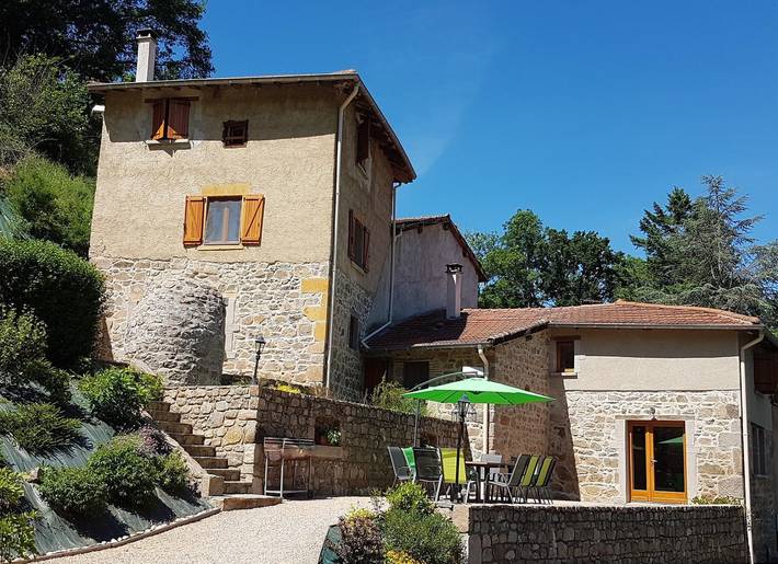 Gîte pour 15 personnes, avec Terrasse à Saint-Julien-sur-Bibost