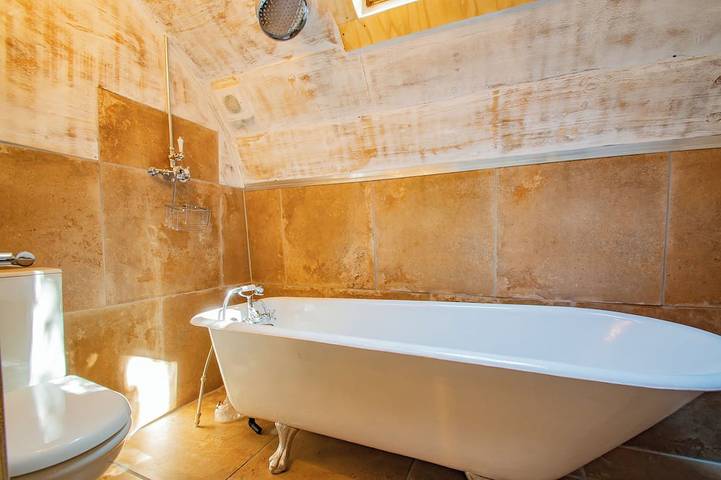 Gîte pour 4 personnes, avec jacuzzi ainsi que jardin et terrasse, animaux acceptés à Bury - 4