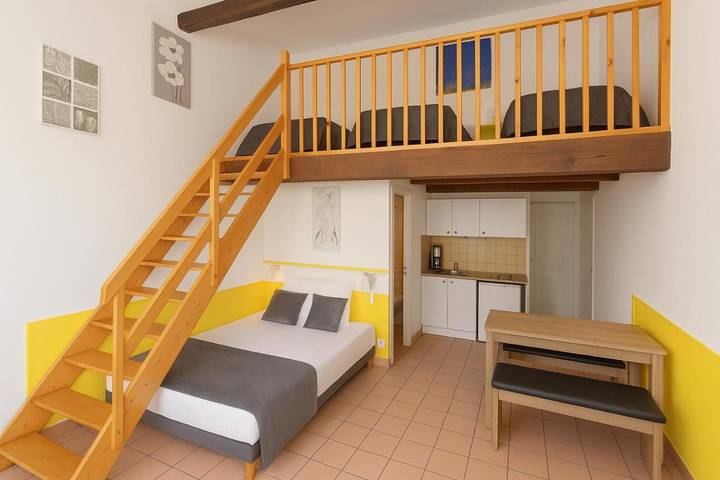 Cottage pour 3 personnes, avec jardin et terrasse à Arcueil