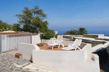 Location de vacances pour 7 personnes, avec jardin et terrasse dans Pantelleria