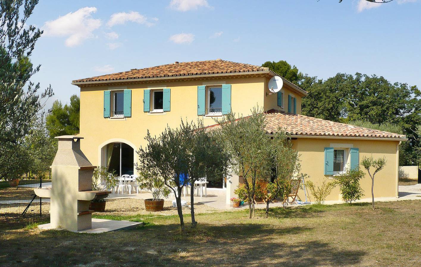 Sablet Gemütliche Wohnung mit AC, Parkplatz, Pool, Trockner & Internet in Sablet, Vaucluse