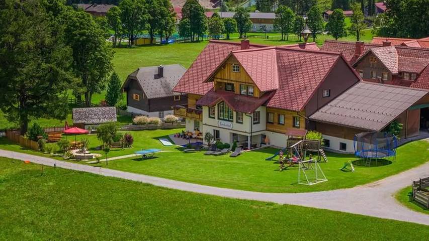 Hütte für 4 Personen, mit Balkon und Garten in Ramsau am Dachstein