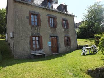 Gîte pour 4 personnes, avec jardin à Montboudif
