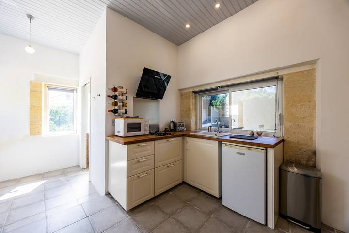 Entire studio, Le Studio – Château Le Noble: A Peaceful Retreat in the Heart of the Vineyards in Saint-Germain-du-Puch, Libourne region