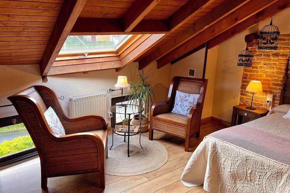 House with garden and barbecue in the heart of Cangas de Onis, pets allowed. in Cangas de Onís, Asturias Province