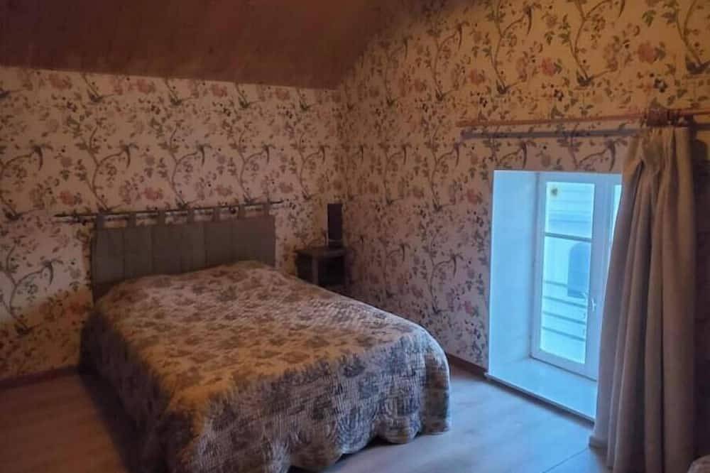 Gîte Familial au Cœur du Triangle Vert – Piscine et Détente Assurées in Borey, Haute-Saône