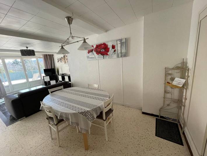 Gîte pour 4 personnes, avec vue et terrasse dans Casino de Greoux les Bains - 2