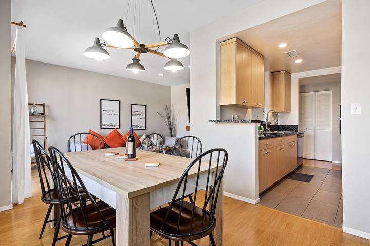 Vacation rental for 4 people, with balcony in West Los Angeles