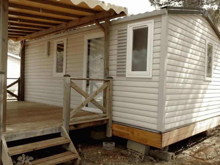 Camping pour 5 personnes, avec piscine et terrasse