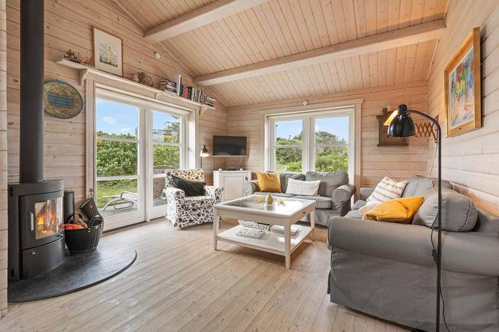 Schnuckeliges, strandnahes Sommerhaus mit Kaminofen in Vejers in Vejers Strand, Varde