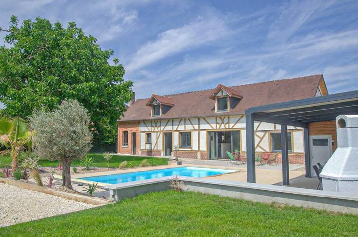 Gîte pour 12 personnes, avec Terrasse ainsi que Jardin et Piscine à Chappes