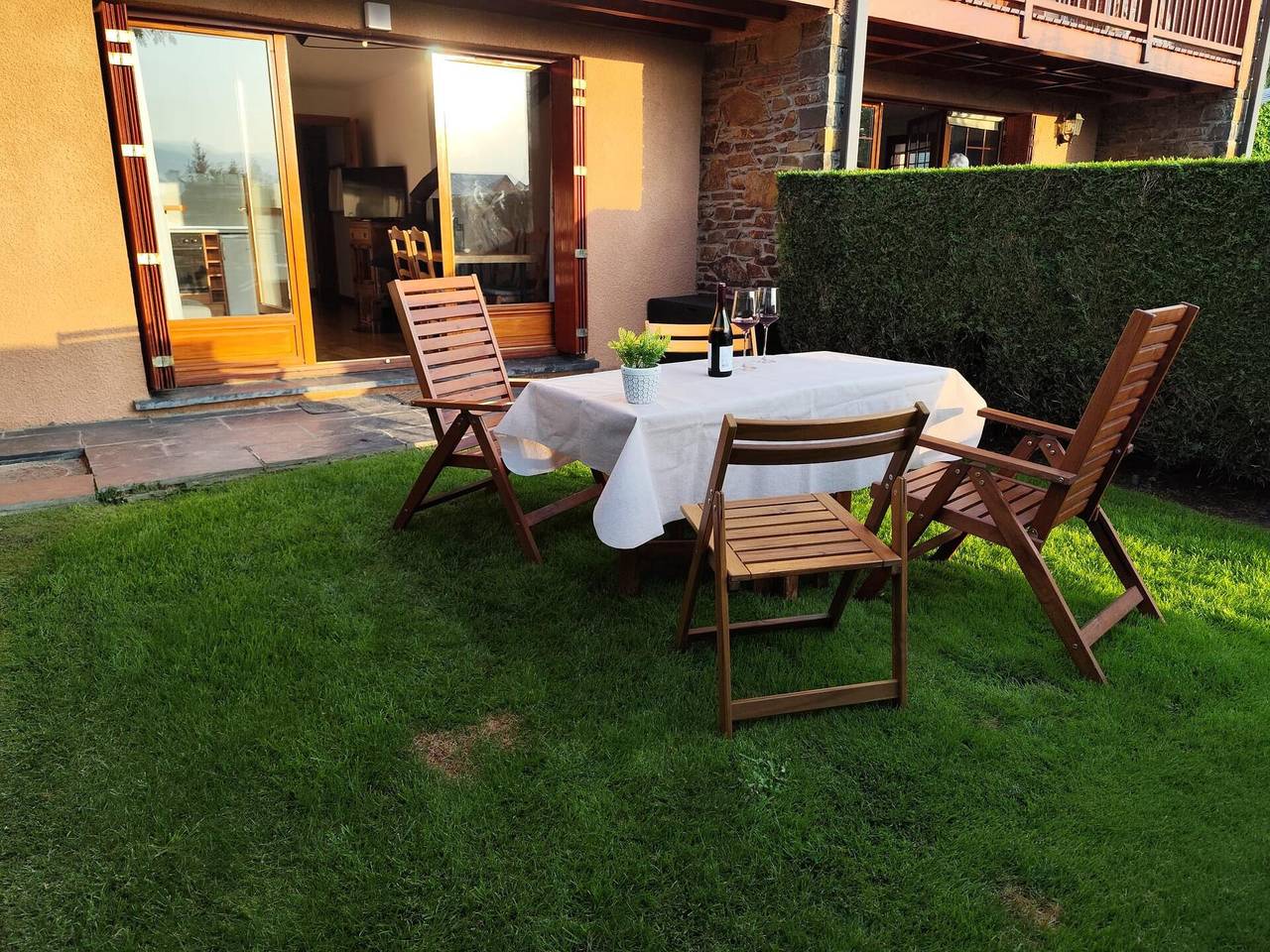 Appartement entier, Appartement de vacances pour 4 personnes avec piscine in Sainte-Léocadie, Parc naturel régional des Pyrénées catalanes