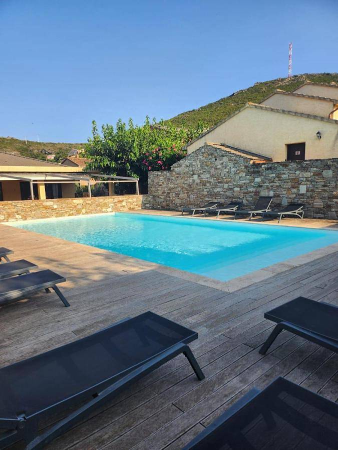 Appartement de vacances pour 3 personnes, avec jacuzzi et piscine ainsi que sauna et terrasse