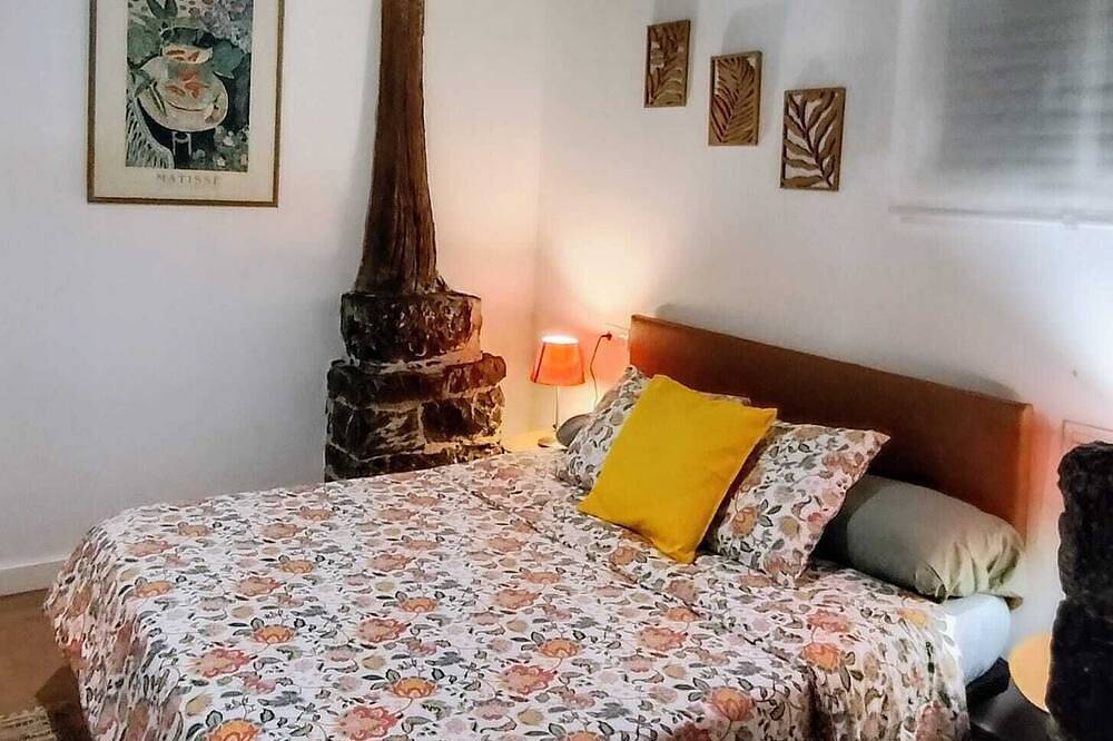 Ganze Wohnung, Charming apartment! 5 minutes from beaches and the airport. in Soto del Barco, Costa Verde (Spanien)