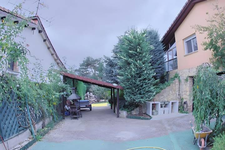 Chalet 'El Cerezo Rojo' mit Seeblick, Wi-Fi und Klimaanlage in El Rasillo de Cameros, Sierra de Moncalvillo