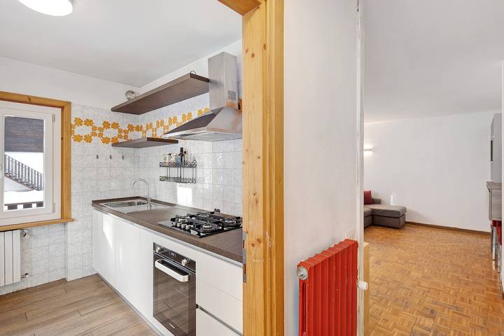 Entire apartment, Holiday Apartment 'Forést' with Mountain View, Shared Garden & Wi-Fi in Teola, Livigno