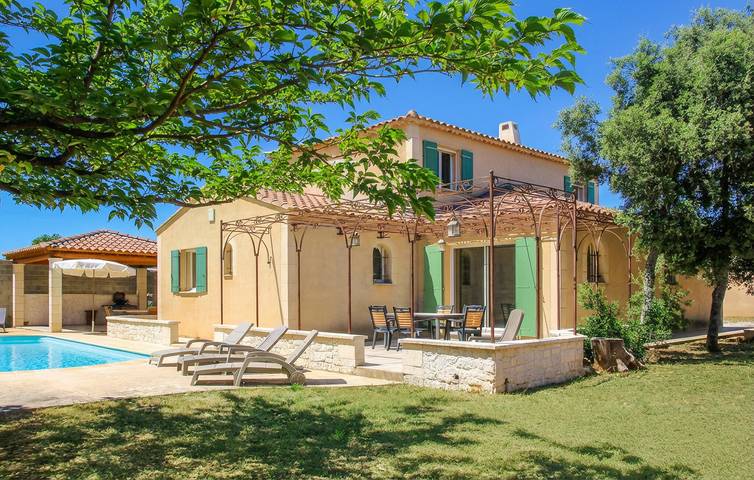 Location de vacances pour 6 personnes, avec terrasse ainsi que piscine et jardin à Saint-Didier - 2