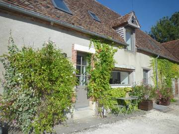Chambre d’hôte pour 3 personnes, avec vue à Sens-Beaujeu