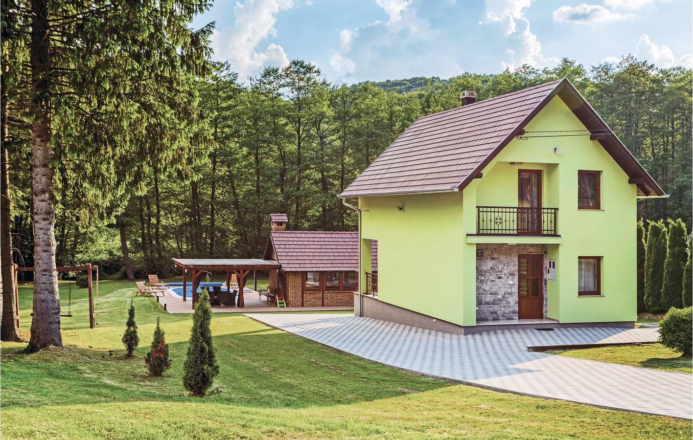 Gemütliche 2-Zimmer-Wohnung mit Pool, Terrasse, WLAN und Parkplatz in Pozega-Slawonien