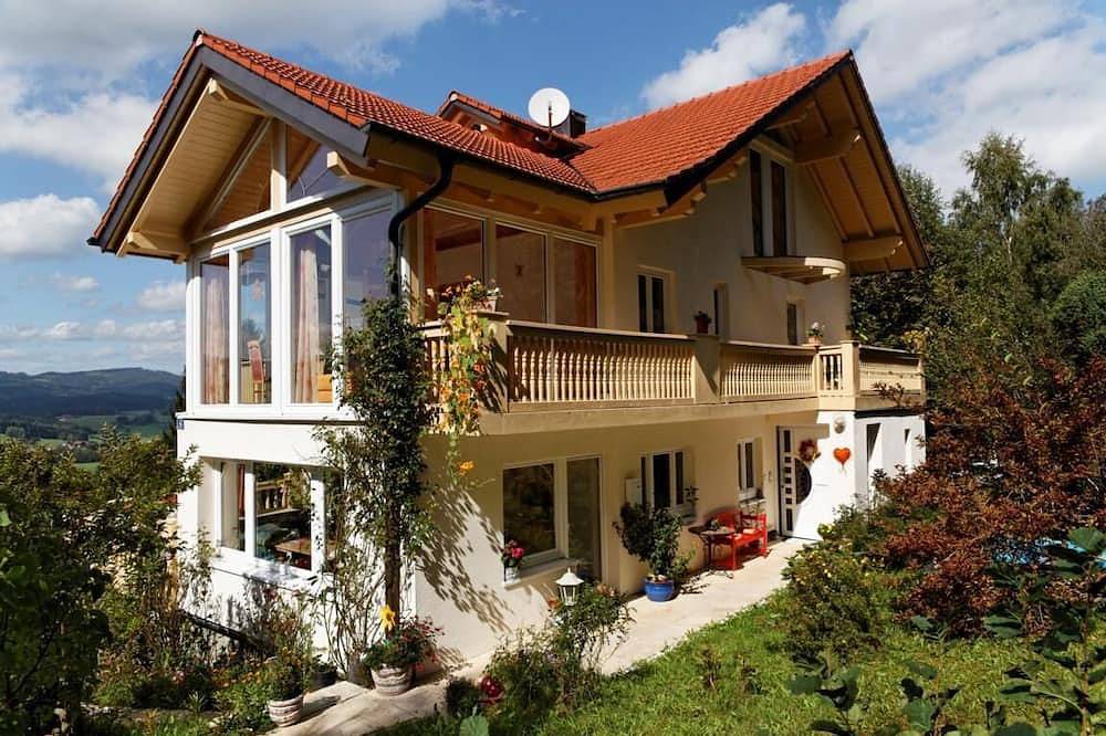 Lovingly furnished vacation apartments with pool/whirlpool/ central, quiet locon in Zachenberg, Ostbayern