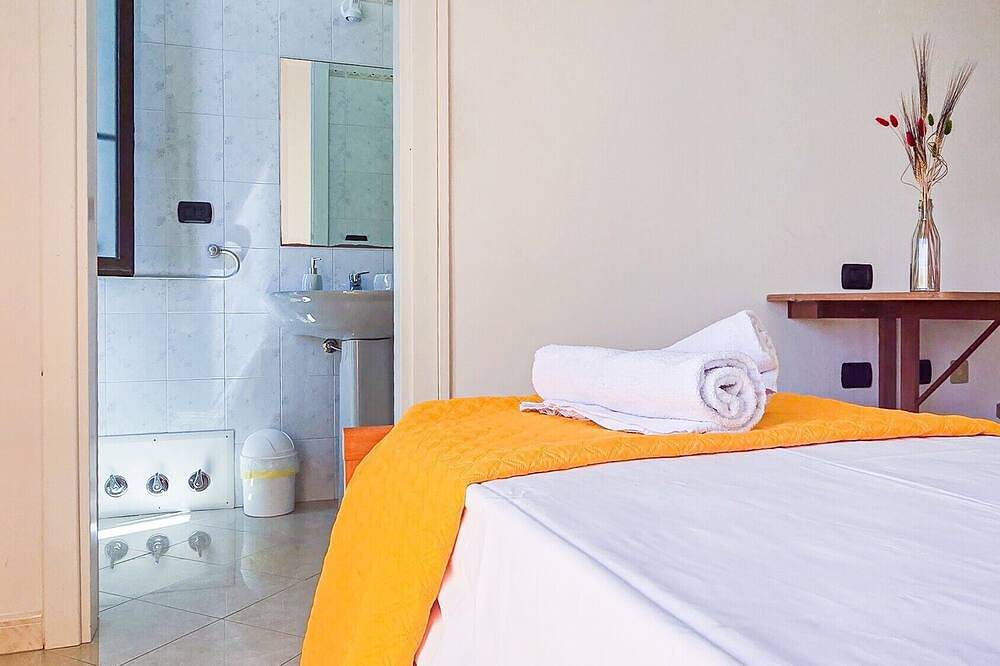 Ganze Wohnung, Einzelzimmer mit privatem Bad in Gonnesa, Iglesiente