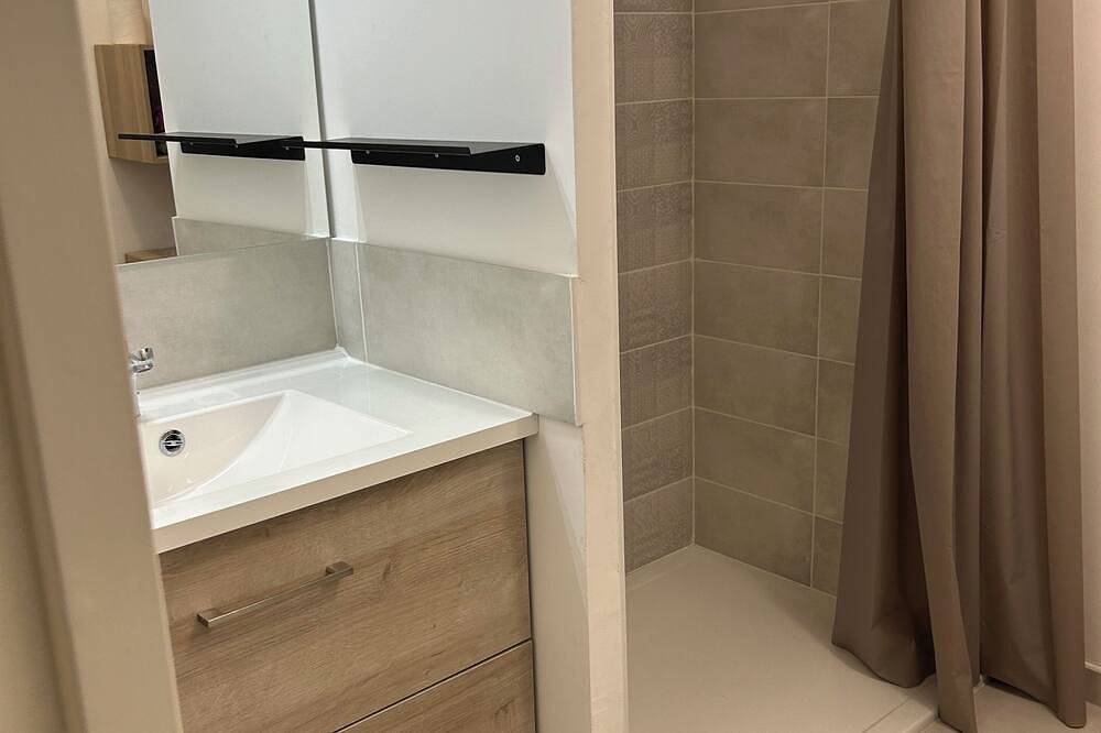Appartement entier, Natura résidence proche salagou in Clermont-l'Hérault, Côte méditerranéenne (France)