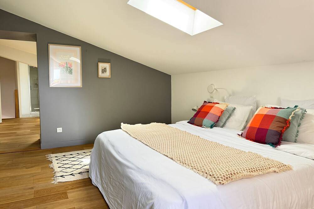 House-Ensuite-Landmark view in Grignan, Nyons region