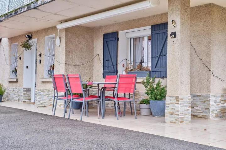 Gîte pour 3 personnes, avec terrasse et jardin, animaux acceptés à Saint-Victor-de-Cessieu