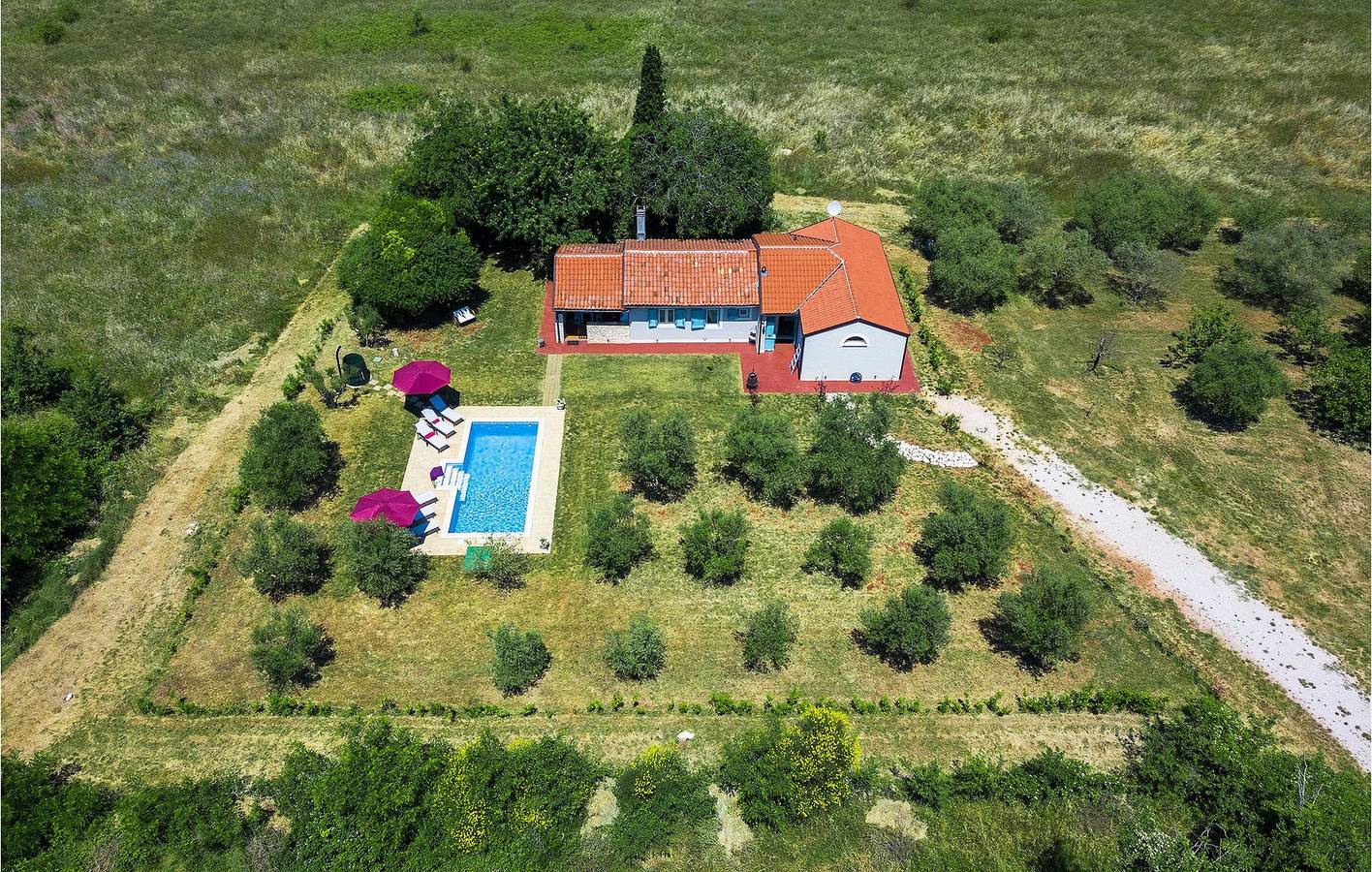 Moderne 2-Zimmer-Wohnung mit Pool, Parkplatz und 2 km Entfernung zum Strand in Novigrad, Umag und Umgebung