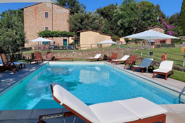 Casa vacanza per 4 persone, con giardino e piscina in Scandicci