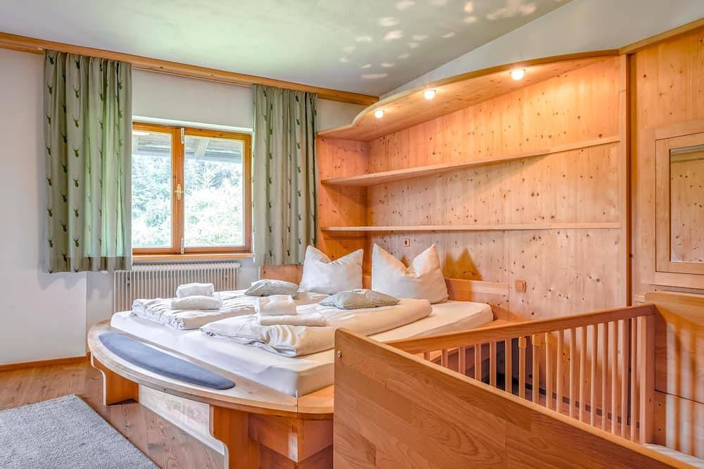 Uriges Ferienhaus am Radweg, großer Garten in Itter, Kaisergebirge
