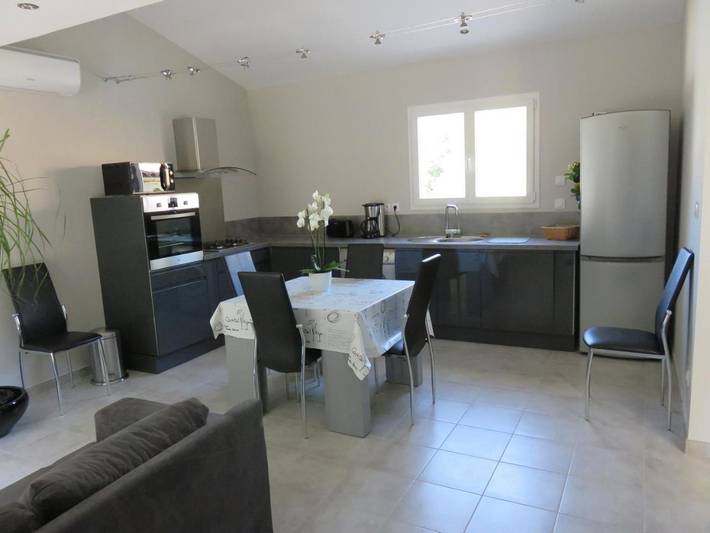 Location de vacances pour 6 personnes, avec terrasse et piscine à Malataverne - 2