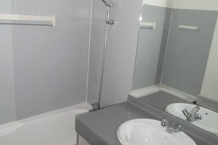 Gîte pour 4 personnes, avec piscine et balcon à La Perrière - 4