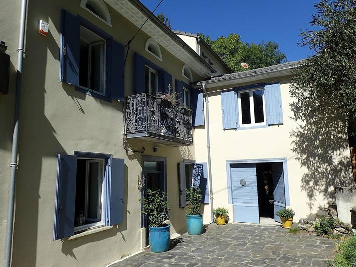 Location de vacances pour 6 personnes, avec jardin à Caudebronde