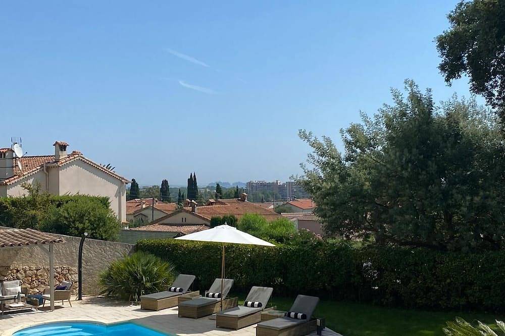 Villa 2 pièces vue mer, climatisé, grande piscine privée, terrasse,grand jardin in Mandelieu-la-Napoule, Côte méditerranéenne (France)