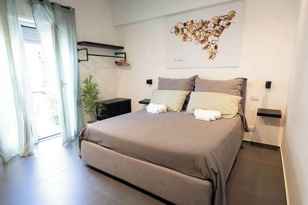 Apartamento entero, Oktò apartments Milazzo: Double Room with Private Bathroom in Milazzo, Provincia de Messina