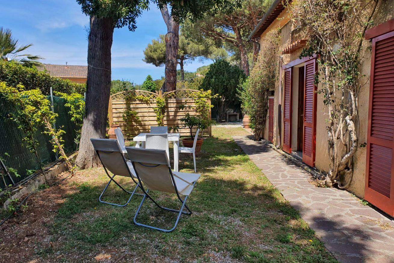 Ganze Wohnung, Ferienwohnung für 4 Personen mit Garten in Spiaggia dell'Ottone (Magazzini), Portoferraio