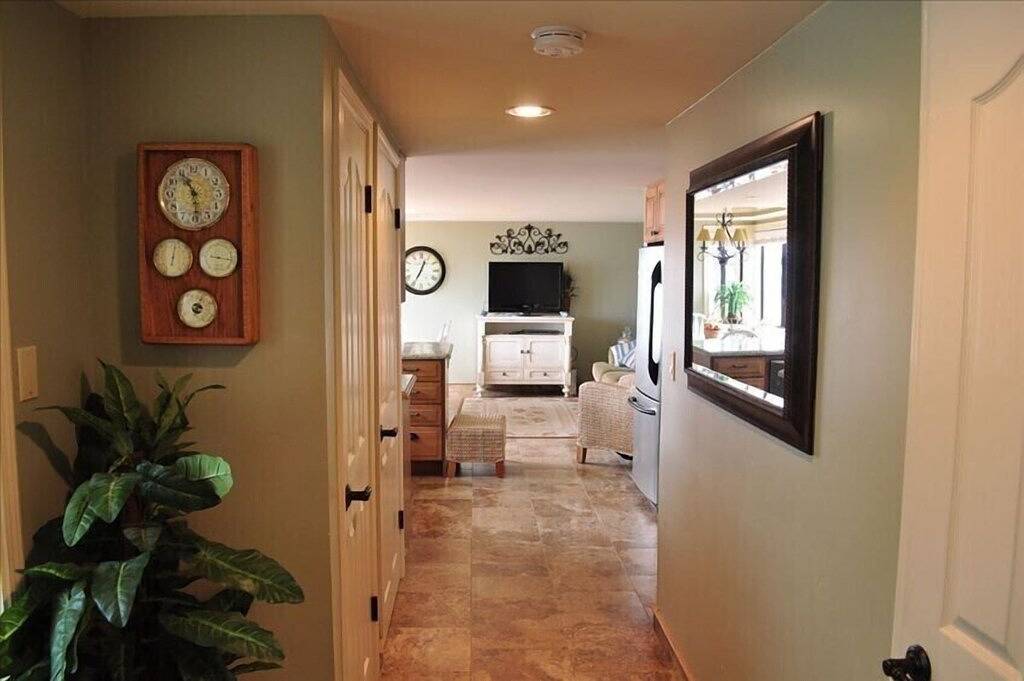 Ganze Wohnung, Auf dem Sand am Strand von Capitola Village Cv_ # 16-061 in Capitola, Santa Cruz County