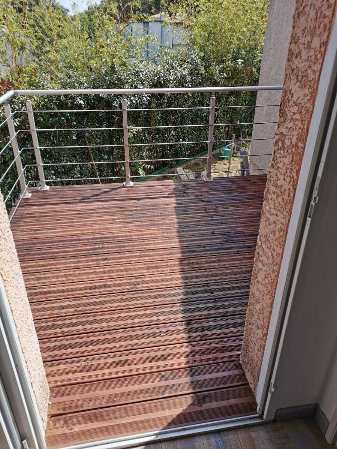 Gîte pour 2 personnes, avec piscine et terrasse ainsi que jardin et vue à Claret - 4