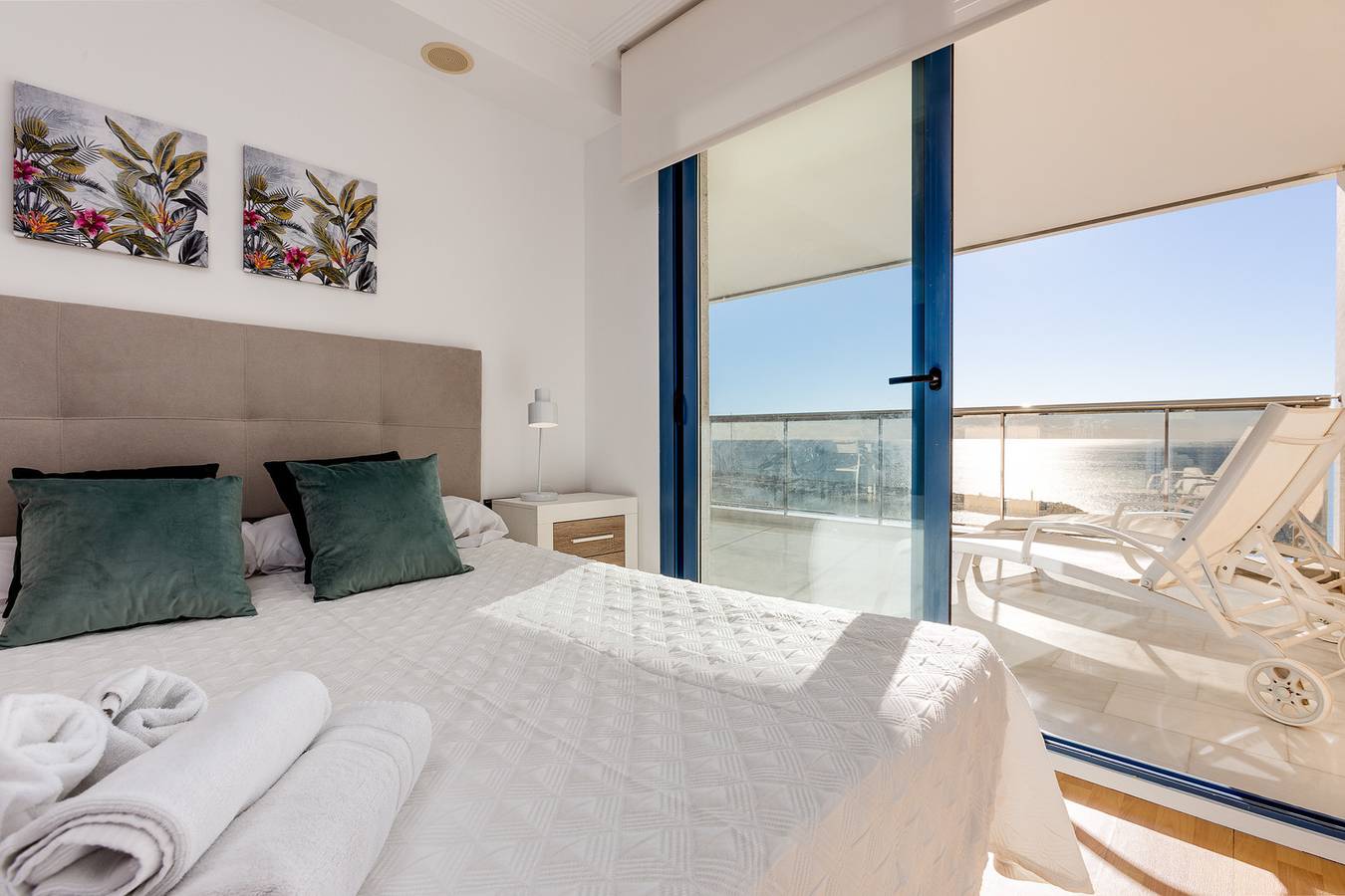Entire apartment, 1st Line Mascarat Beach-Solarium Terrace & Pool in Pueblo Mascarat, Altea