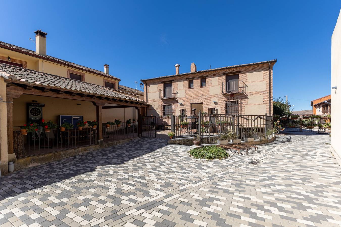 Casa di campagna 'La Tarja 2' con giardino privato e Wi-Fi in Martín Miguel, Provincia di Segovia