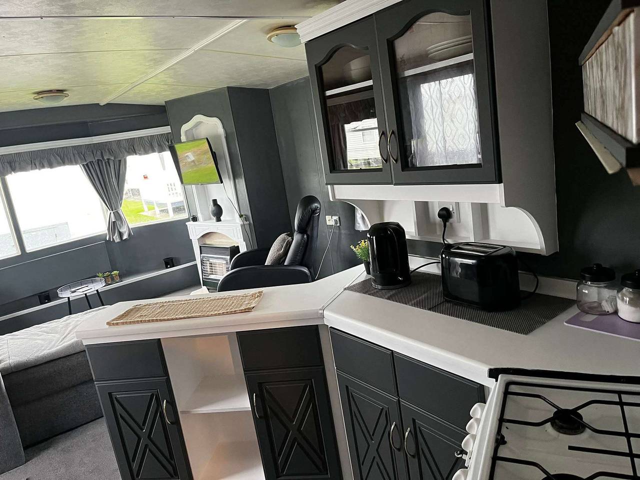 6-Bed Seaside Caravan, Free Wifi, Pets Welcome in Skegness, Lincolnshire