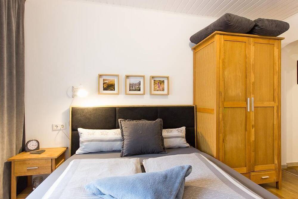 Ganze Wohnung, Kleines gemütliches Studio 1. in Moselnähe - Moselstudio Rosenburgblick in Zeltingen-Rachtig, Bernkastel-Kues & Umgebung
