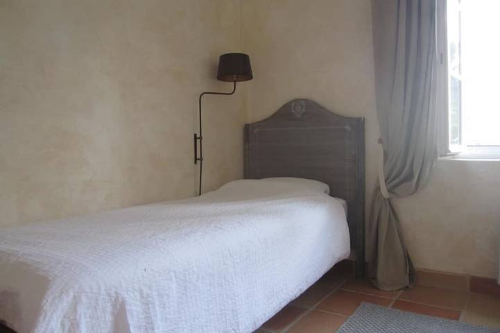 Luxus-Villa am Hang mit herrlichem Blick auf das Dorf und Tal in Tourtour, Draguignan Region