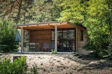Camping pour 6 personnes, avec piscine et terrasse à Castellane